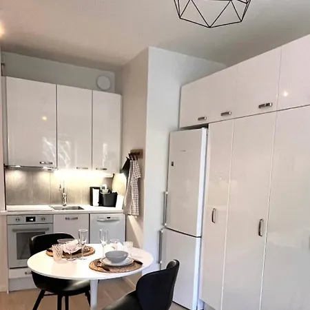 Quiet Renovated - Tram To The Center *