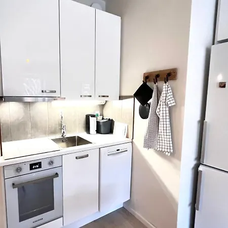 Апартаменты Quiet Renovated - Tram To The Center Хельсинки