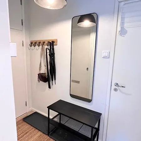 Quiet Renovated - Tram To The Center アパート ヘルシンキ