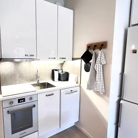 Апартаменты Quiet Renovated - Tram To The Center *